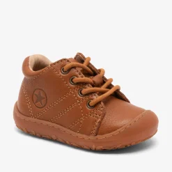 barefoot hale l tan