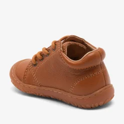 barefoot hale l tan