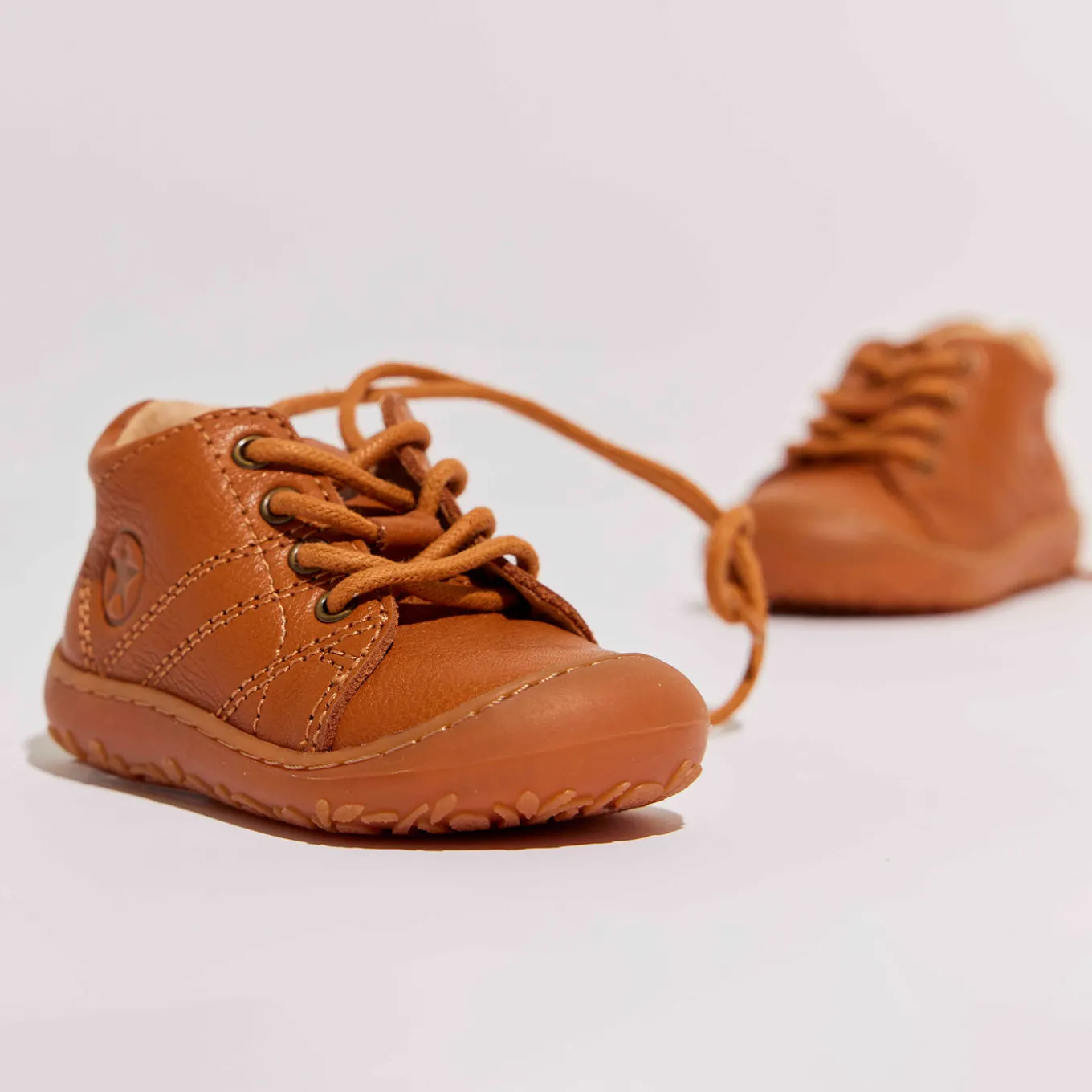 barefoot hale l tan
