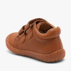 barefoot hale v tan