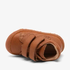 barefoot hale v tan