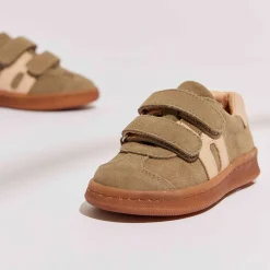 bay v khaki