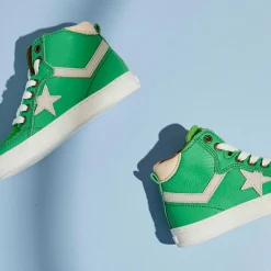 isak bright green