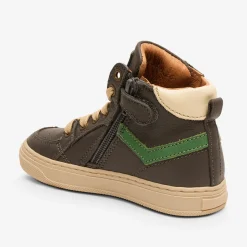 isak dark grey