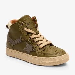 isak khaki